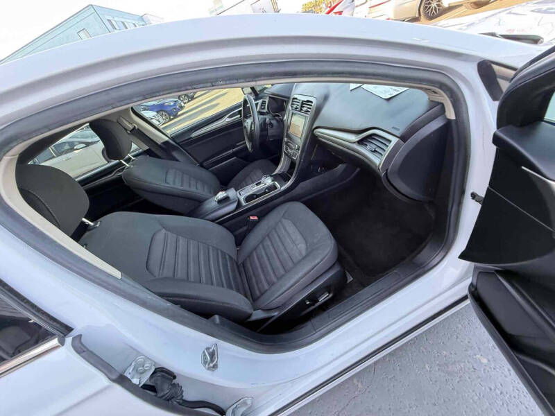 2018 Ford Fusion SE