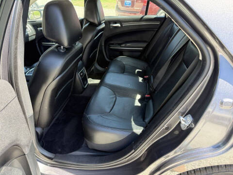 2017 Chrysler 300 Limited