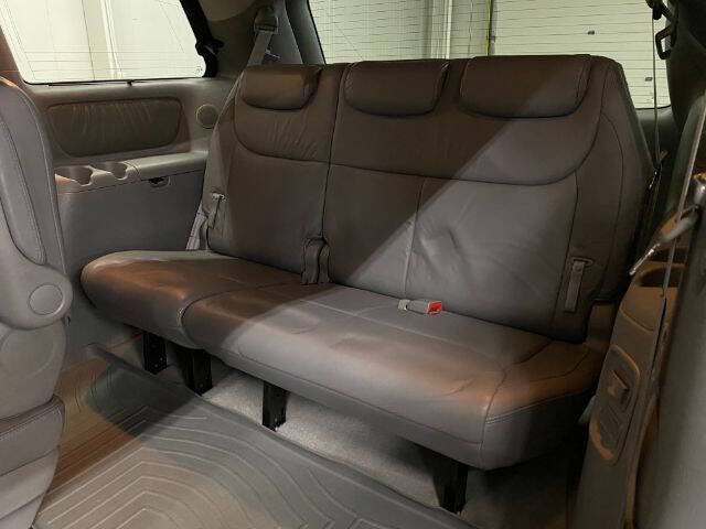 2004 Toyota Sienna XLE Limited 7 Passenger