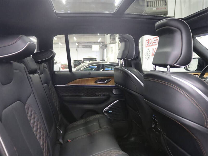 2022 Jeep Grand Cherokee Summit