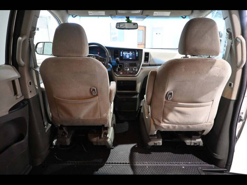 2015 Toyota Sienna LE Mobility 7-Passenger