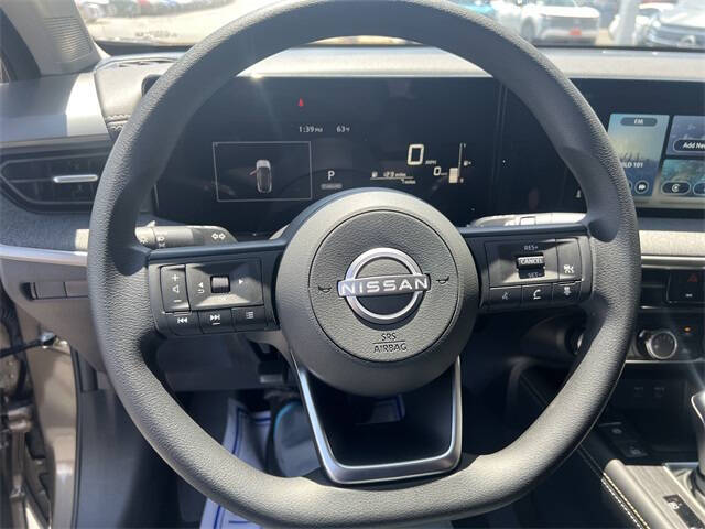 2025 Nissan Kicks SV