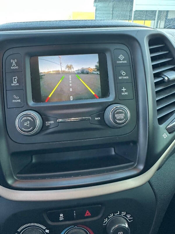 2017 Jeep Cherokee Sport