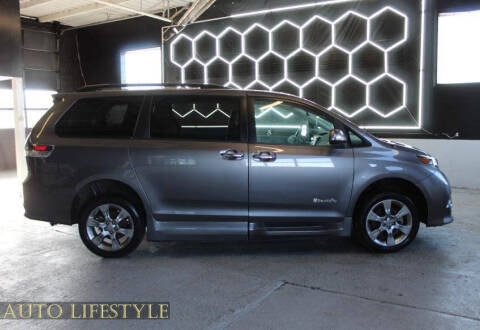 2013 Toyota Sienna SE 8-Passenger