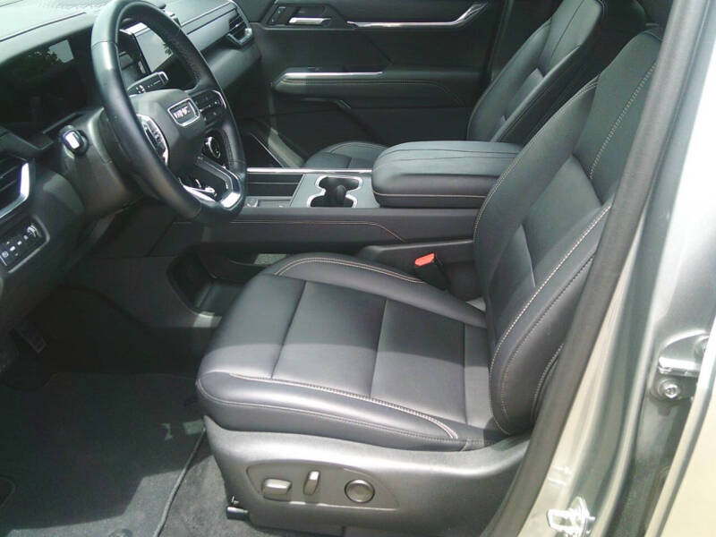 2024 GMC Acadia Elevation