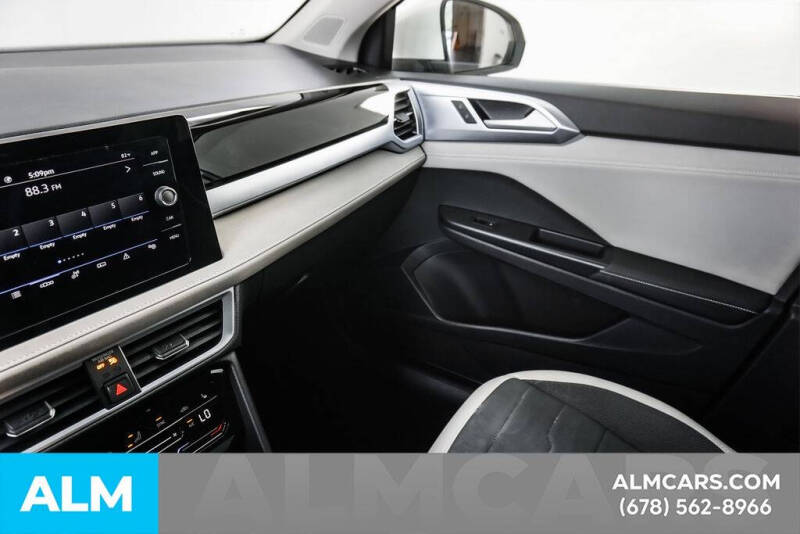 2025 Volkswagen Taos SE