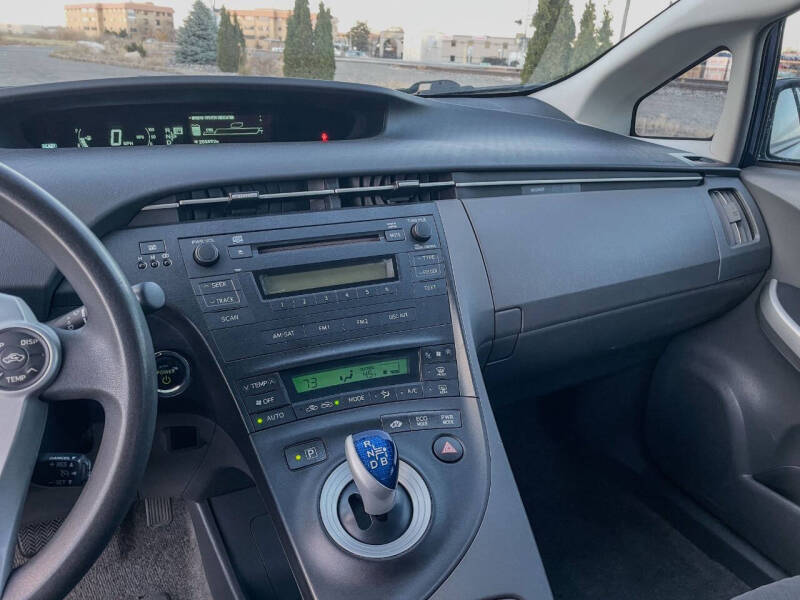 2010 Toyota Prius III