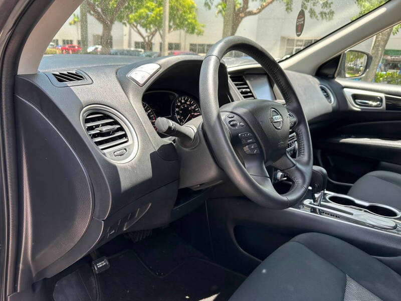 2019 Nissan Pathfinder SV