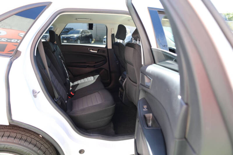2023 Ford Edge SE