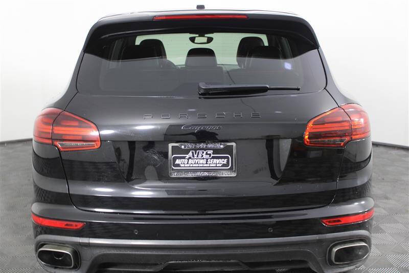 2017 Porsche Cayenne Platinum Edition