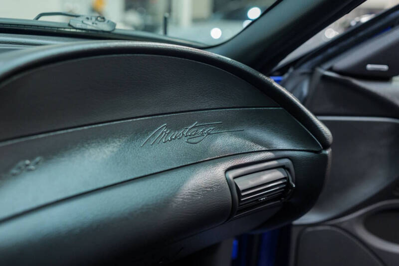 2004 Ford Mustang Mach 1 Premium