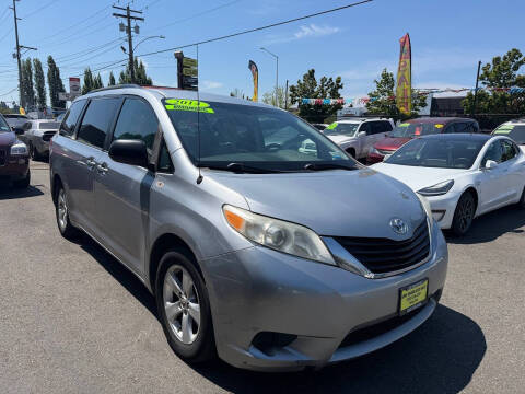 2014 Toyota Sienna LE 8-Passenger