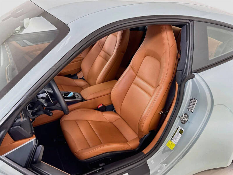 2025 Porsche 911 Carrera