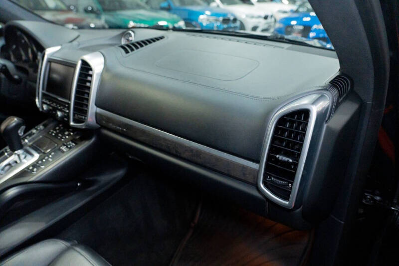 2014 Porsche Cayenne GTS