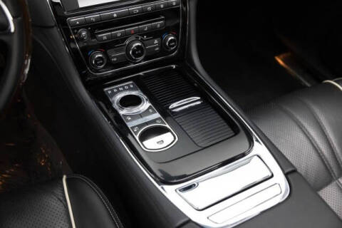 2016 Jaguar XJ R-Sport