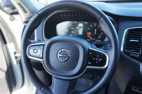 2016 Volvo XC90 T6 Momentum