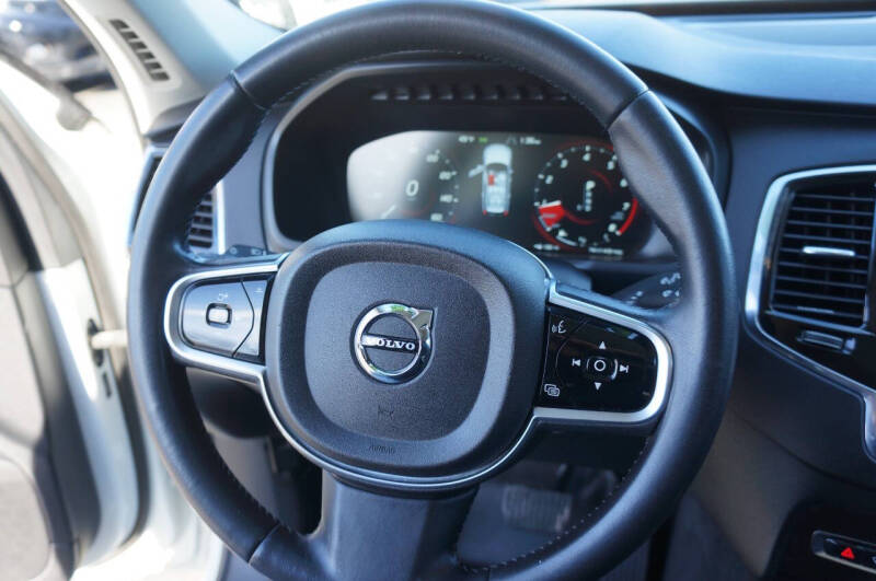 2016 Volvo XC90 T6 Momentum