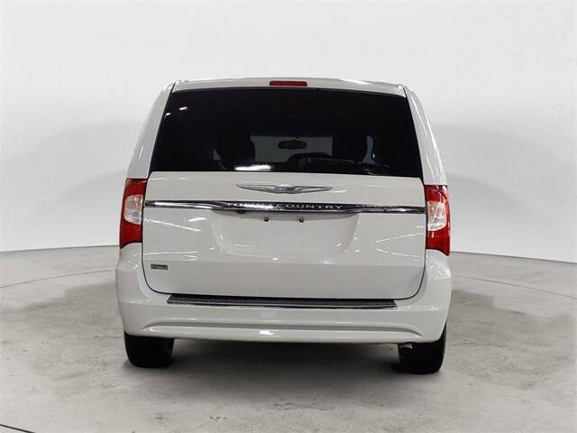 2016 Chrysler Town and Country Touring