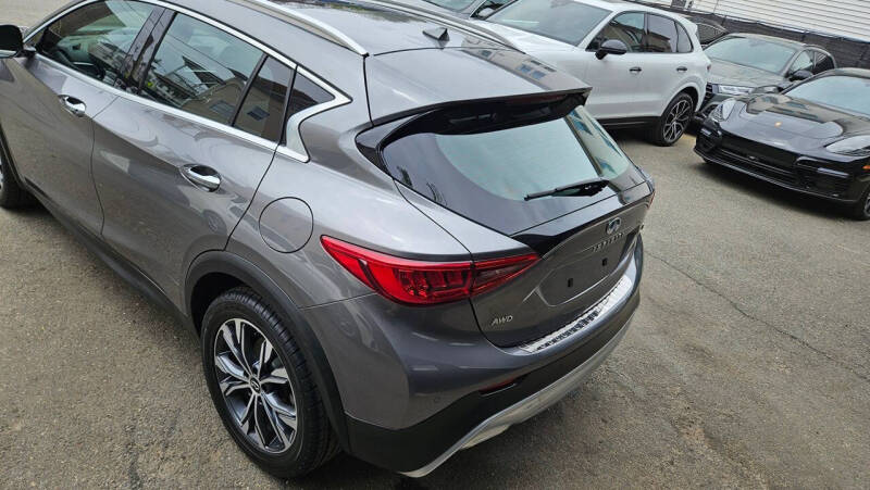 2017 Infiniti QX30 Premium