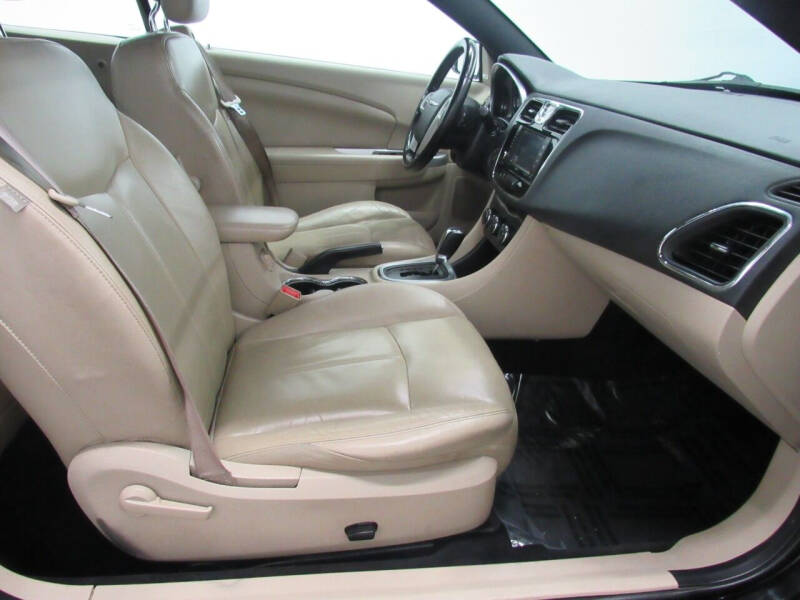 2011 Chrysler 200 Limited