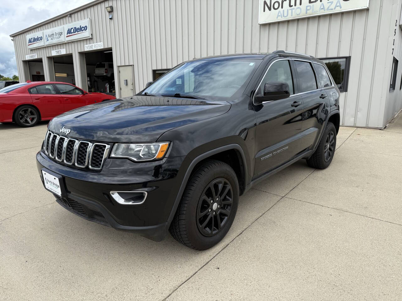 2021 Jeep Grand Cherokee Laredo X photo 3