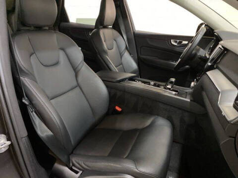 2025 Volvo XC60 B5 Core Dark Theme
