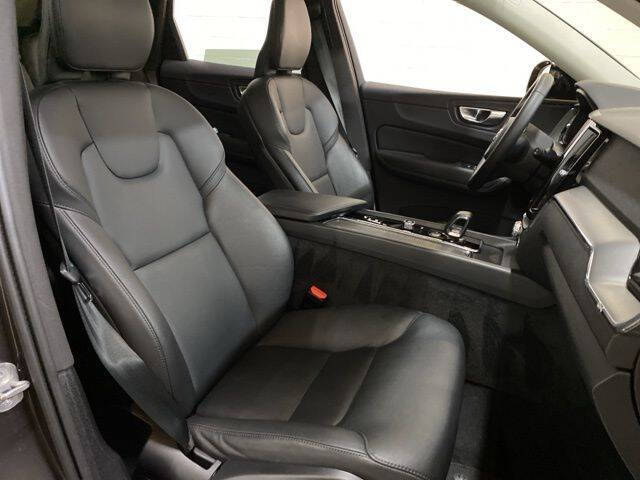 2025 Volvo XC60 B5 Core Dark Theme