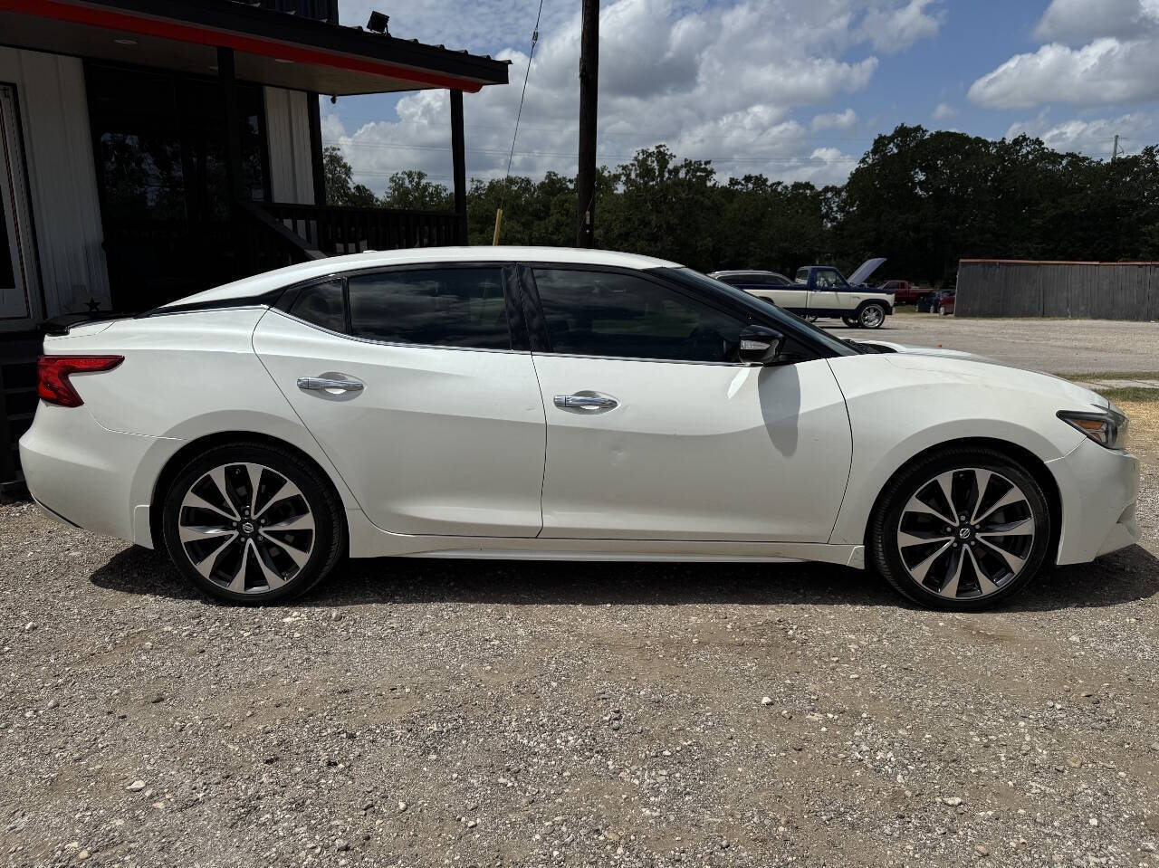 View vehicle photo 5