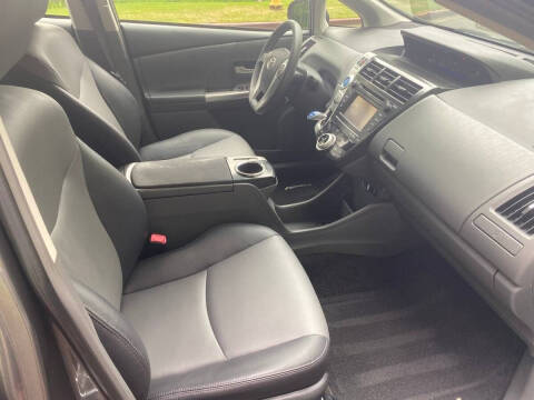 2012 Toyota Prius v Five