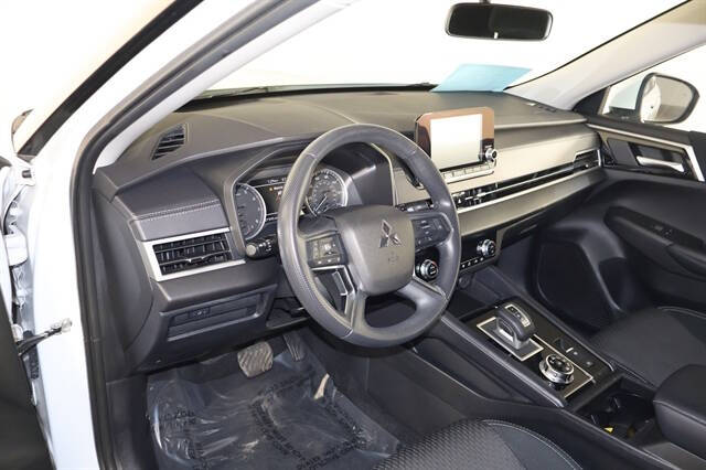 2024 Mitsubishi Outlander ES