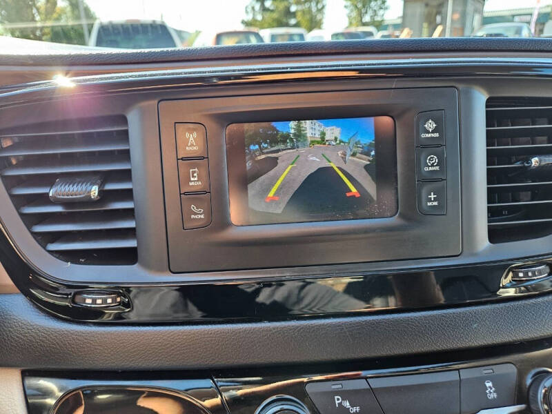 2017 Chrysler Pacifica Touring-L