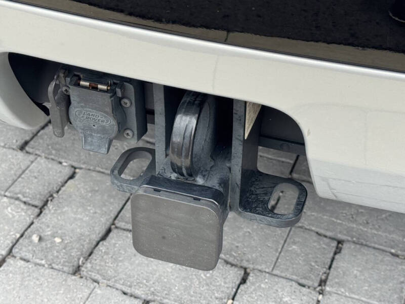 2023 Land Rover Discovery P300 S R-Dynamic