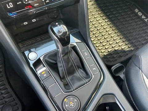 2025 Volkswagen Taos SEL 4Motion