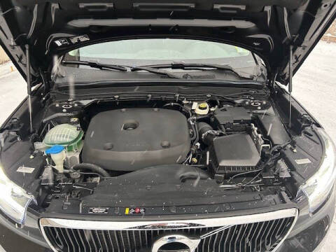 2020 Volvo XC40 T5 Momentum