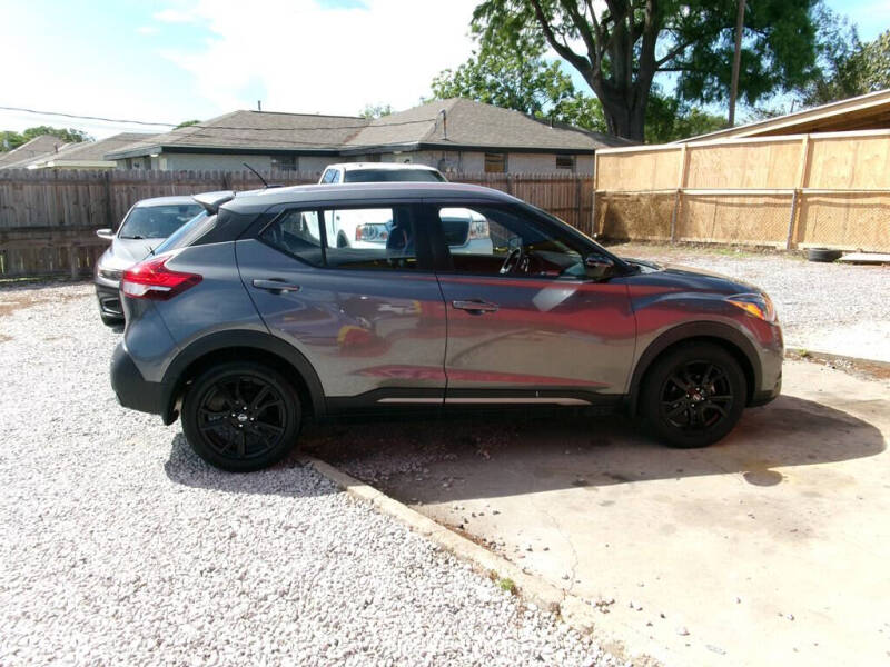 2020 Nissan Kicks SR