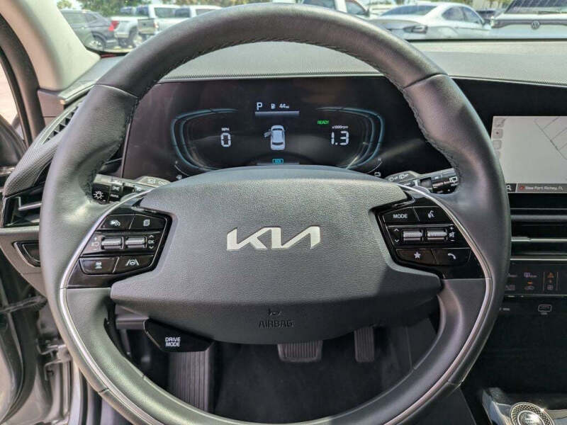 2024 Kia Niro SX