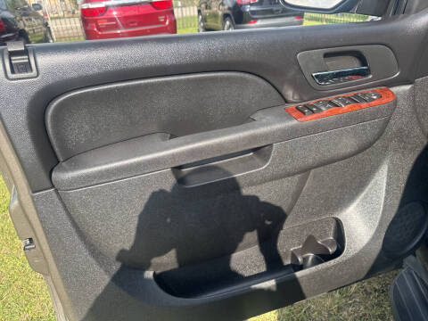 2011 GMC Yukon XL SLE