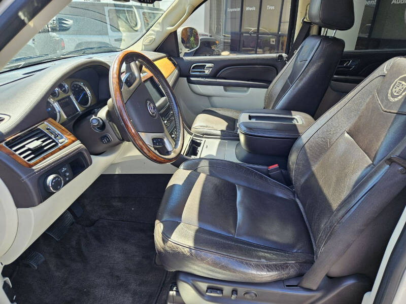 2011 Cadillac Escalade Platinum Edition