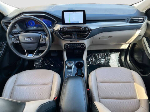 2022 Ford Escape Titanium