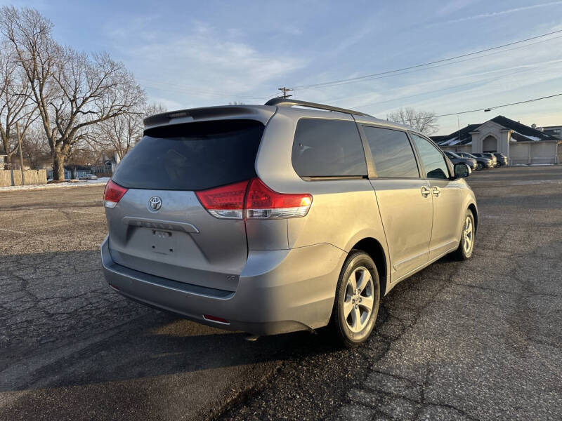 2011 Toyota Sienna LE 8-Passenger
