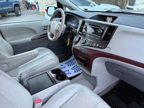 2013 Toyota Sienna XLE 7-Passenger