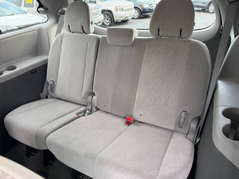 2017 Toyota Sienna LE 7-Passenger