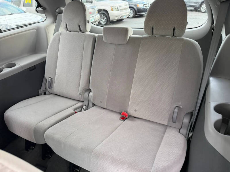 2017 Toyota Sienna LE 7-Passenger