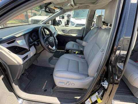 2017 Toyota Sienna XLE Premium 8-Passenger