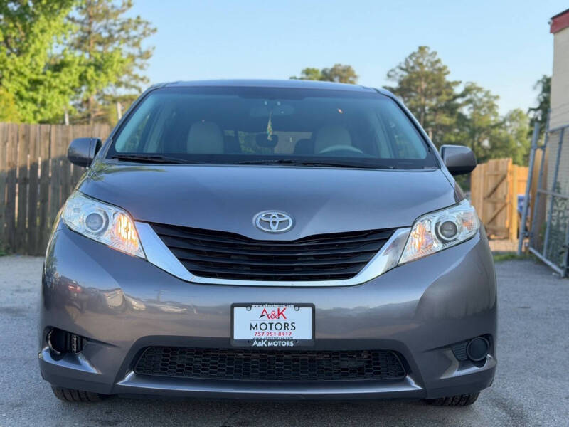 2011 Toyota Sienna LE 8-Passenger