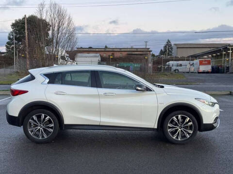 2017 Infiniti QX30 Premium