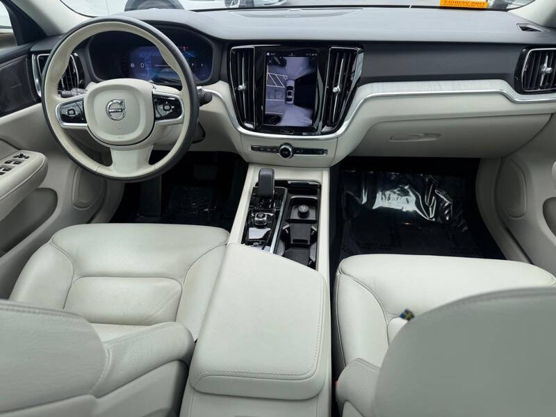 2025 Volvo S60 B5 Plus