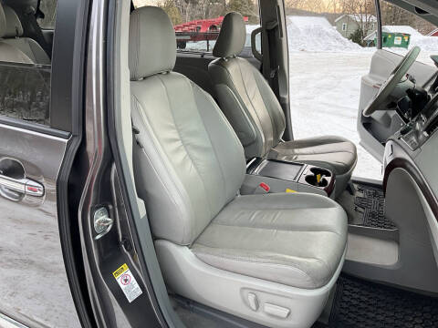 2012 Toyota Sienna XLE 8-Passenger