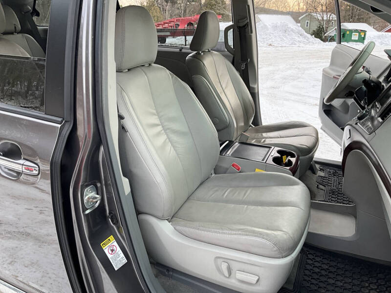 2012 Toyota Sienna XLE 8-Passenger