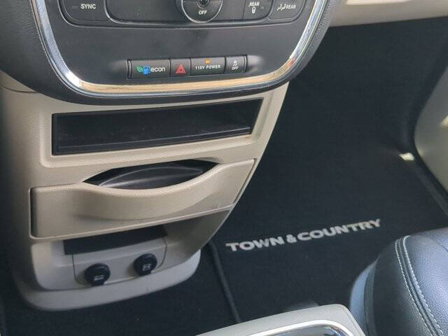 2016 Chrysler Town and Country Touring